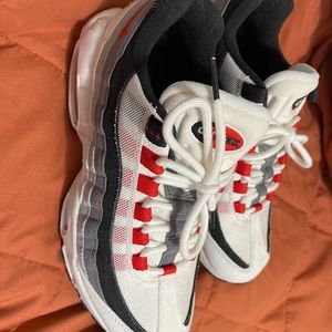 NIKE AIR MAX 95 QS